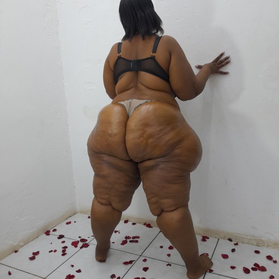 Monster Hips Black Pear Ssbbw (Available For Sex Video Calls) photo