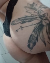 Morena rabuda photo