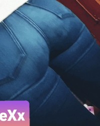 Her peachy booty/lingerie photo
