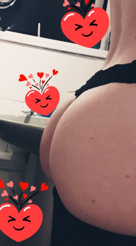 Her peachy booty/lingerie