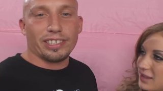 Amy Brooke pijpt en neukt deze fan!