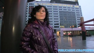 PublicAgent Creampies sua buceta no quarto de hotel