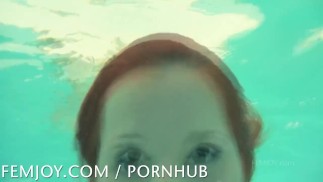 Curvas perfectas bajo el agua