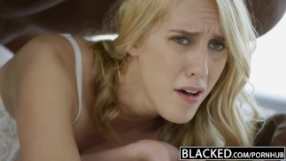 BLACKED Горячая белокурая девушка Каденса Люкс оплачивает долг своего парня сексом с большим черным членом