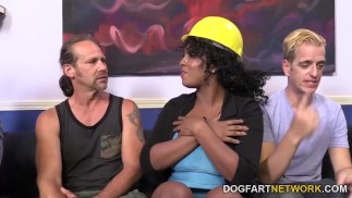 Layton Benton wordt gegangbanged door haar werknemers