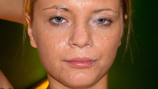 Sexy blondýnka amatér dostane plasted v cum