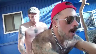 Damon Doggs Fick Gefüllte Spermalöcher - Szene 2