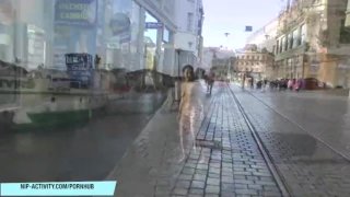 Novinha louca terra nua em ruas públicas