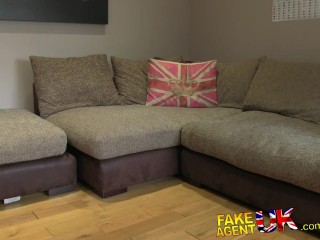 FakeAgentUK Tengere Amerikaanse Neukt Haar Nieuwe Castingagent