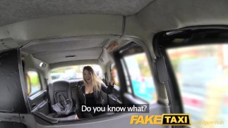 FakeTaxi Ninfomaníaca local quer pau.