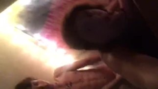 Горячий подросток в любительском видео трахается сзади в общежитии колледжа