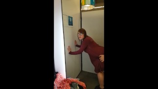 Accidental Creampie - 18 años follada por primera vez en un vestidor