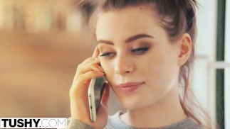 TUSHY Lana Rhoades se pone con un show anal