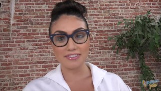 Nuova infermiera presso la banca del seme - Kylie Sinner