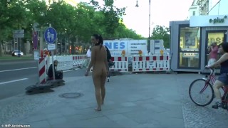 Crazy Babe Nicole Naked em ruas públicas