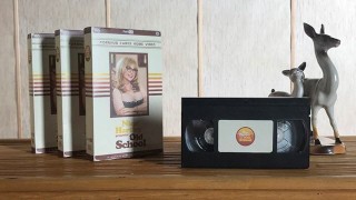 Pornhub Cares przedstawia starą szkołę Niny Hartley: przewodnik po bezpiecznym seksie 65+