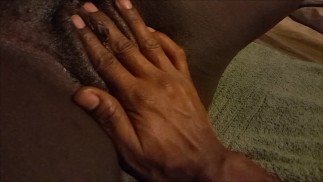 Un puñado de dulce Black coño (Mírala correrse 4 veces)