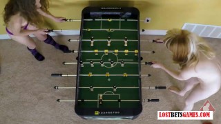 Strip Foosball nunca pareceu tão Hot