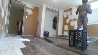 Leeg huis werkt naakt 2