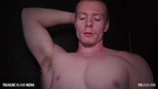 Hetero vader melkt een lading van zijn enorme lul HD