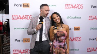 Pornhub sul tappeto rosso con Asa Akira e Keiran Lee