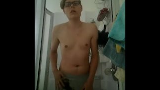 Zoufalý chlap mokrý a cumming