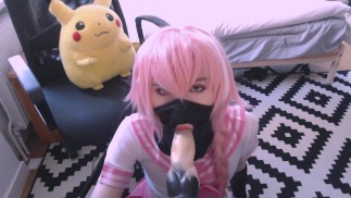 Vagabunda cosplay lasciva brincando com brinquedos