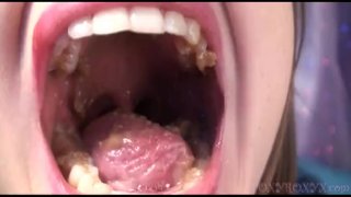 薯片和糖果咀嚼