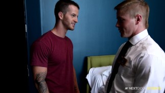 NextDoorStudios We zijn uit elkaar maar de hotel manager is best wel schattig