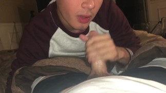 TINY TWINK DAJE NIESAMOWITE BJ + BIERZE SPERMĘ DO UST I NA TWARZ