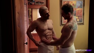 NextDoorRaw Markie More e Musculoso Papai Bareback Foda-se