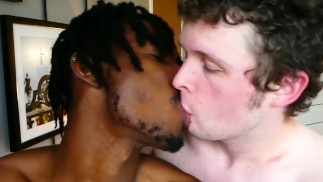 Chris Ryder è tornato e più caldo che mai con il suo grosso grasso BBC