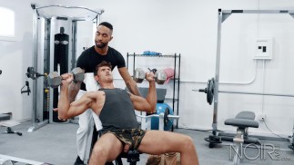 NoirMale Grande Cazzo Nero Remy Cruze si sente questo grande cazzo papà