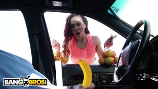 BANGBROS - Demi Sutra ha le arance, Sean Lawless sta dondolando una banana