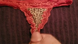 Cumming na špinavé kalhotky mé nevlastní matky