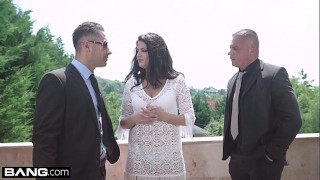 Glamkore - Coco de Mal wordt buiten in haar kont geneukt in een trio