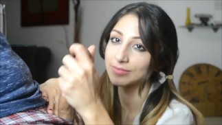 Sis se salta la escuela para follar a su hermanastro