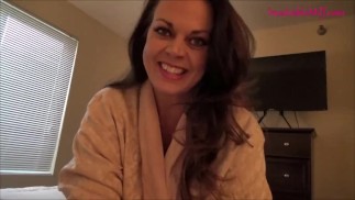 Madrastra ordeño temprano en la mañana Paja POV por Diane Andrews sujetador fetiche milf