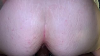 Milf anal CUMS mientras se la follan profundamente en su culo PAWG