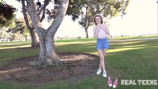 Real Teens - Addee Kate's těsné dospívající kočička dostane v prdeli POV styl