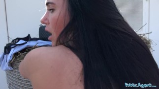 Public Agent Firm Arsch Hottie liebte es, im Freien gefickt zu werden