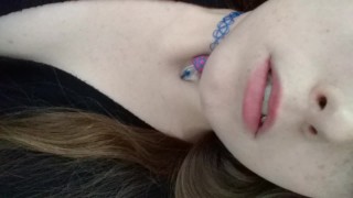 ただ私が遊ぶとき、私の顔だけ、まだ恥ずかしがり屋の気分です。
