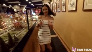 Real Teens - Latina teen POV sexe