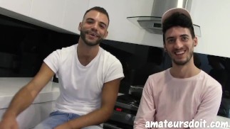 AmateursDoIt - Monster Schwanz Stud fickt haarigen Jock in der Küche vor dem Abspritzen