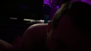 Chupando um cara aleatório do Grindr