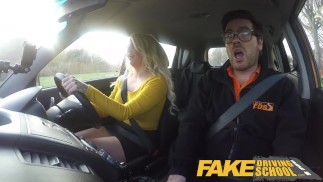 Fake Driving School Louise Lee montando o pau do instrutor