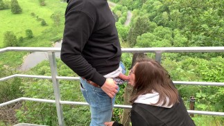 boquete público arriscado e cachorrinho no skywalk - quase fui pego!