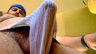 Haariger Muskel Daddy Erigierter Schwanz Im Verschwitzten Gym Jockstrap