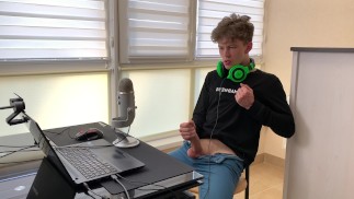 Junger Streamer auf Twitch wichst nach dem Stream / Big Dick / Monsterschwanz