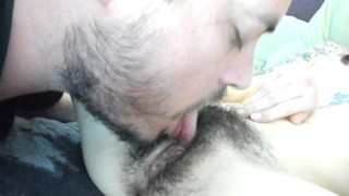 Coño peludo folla Cums y chorros por todas partes